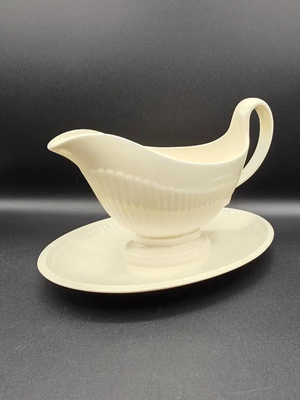 VYG Wedgwood Edme Etruria & Barlaston Gravy Boat Sauce Bowl Attached Underplate